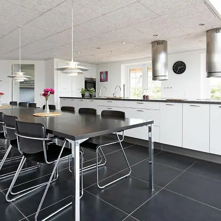 21 Person Holiday In Bl Vand * Blavand