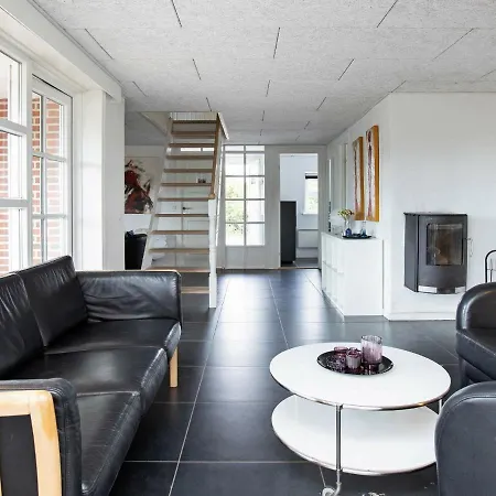 21 Person Holiday In Bl Vand Blavand